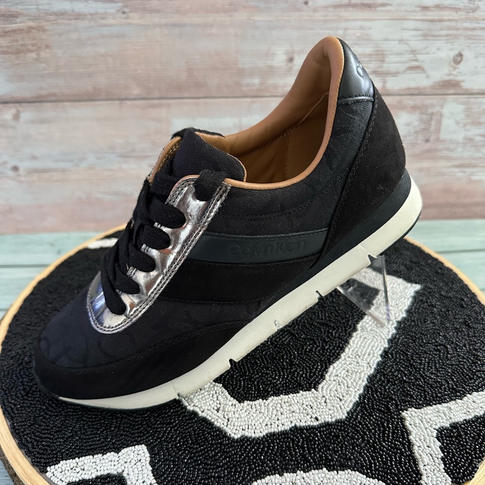 👟Calvin Klein Ladies Lace Up Sneakers - Size 8👟